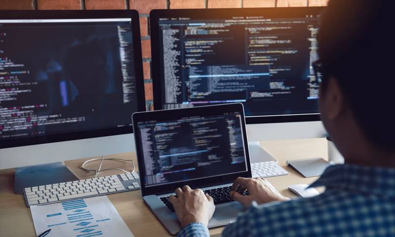 数据科学选型:R与Python如何赋能应城市网站建设?